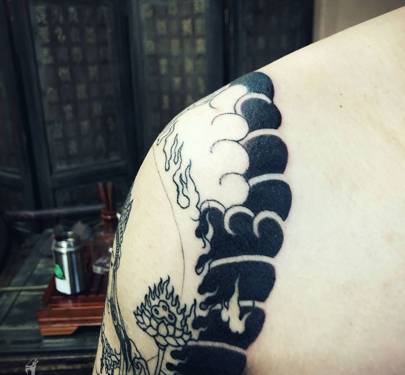 跨度再大也要老老实实刺块雾～[纹身图片_手臂老传统纹身图案