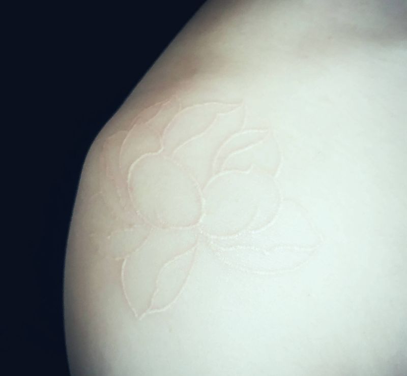 做过算是比较含蓄的刺青～纹身图片_白色纹身图案