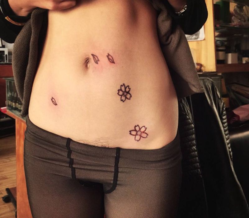 一首民谣一处覆盖 你潸然 我不问 你不讲 这样安好～[嘿哈]纹身图片