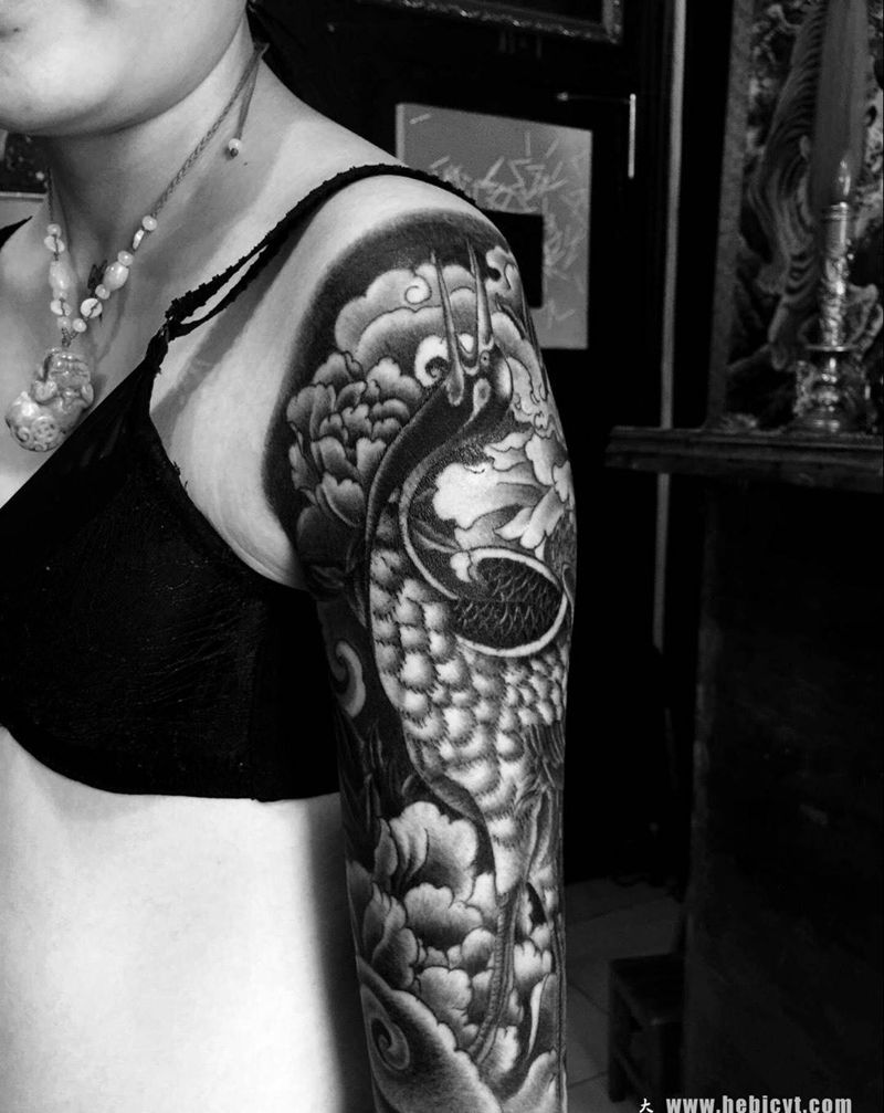 花臂女孩纹身图片