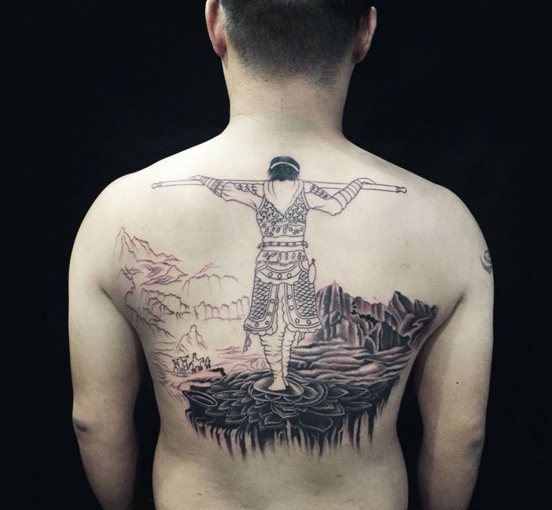 年少只知猴王勇 中年方懂悟空怂 老图新做了 还是这个熟悉的背影～纹身图片