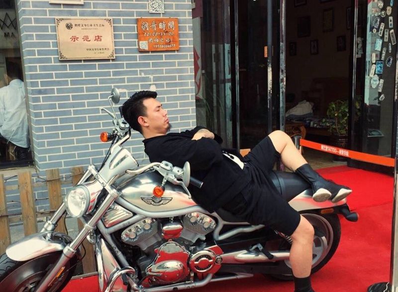 睡它了～[月亮]纹身图片