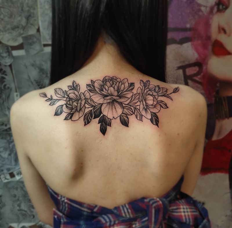 素花纹身图片_背部纹身图案