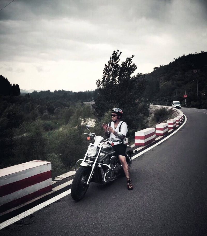 世道“脏乱” 那有理由不把自己收拾“干净”一些～