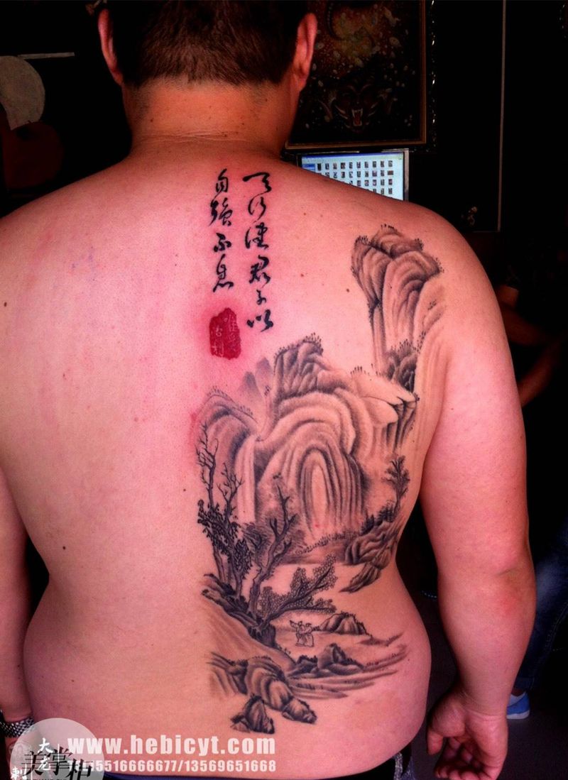 半背山水纹身图片