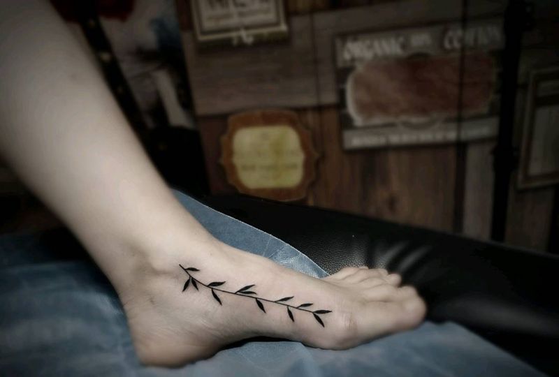 。。。。纹身图片_腿部脚部纹身图案