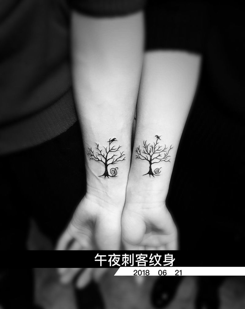 情侣小树纹身图片