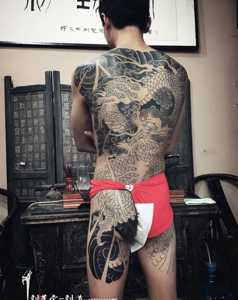 刺艺堂-刺道作品～纹身图片_成品腿部臀部背部传统习俗国画图腾鬼神原创纹身图案