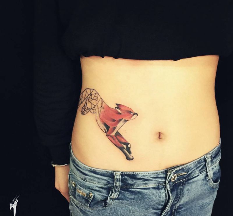 今日小作 为妹纸修饰跟随多年的胎斑～[月亮]纹身图片