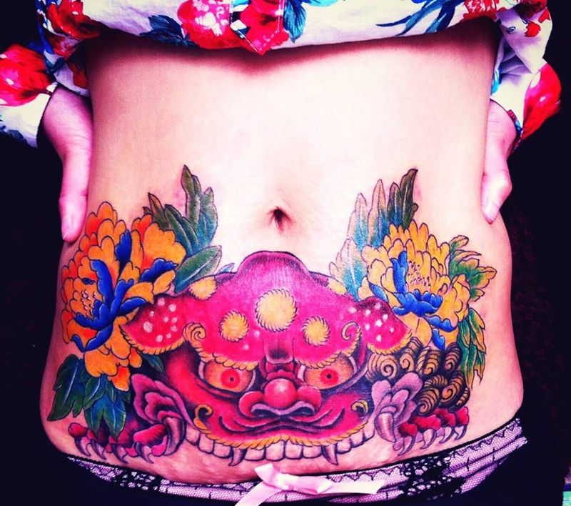 唐狮纹身图片_成品腹部传统纹身图案