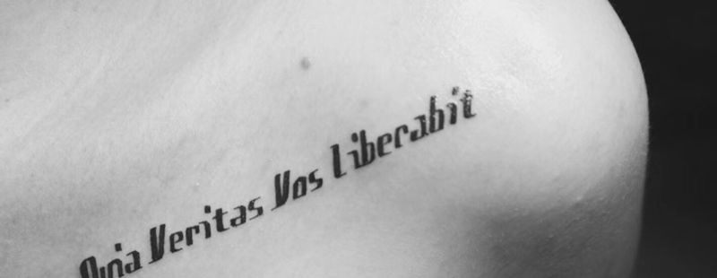 锁骨英文纹身图片_平顶山纹身图案