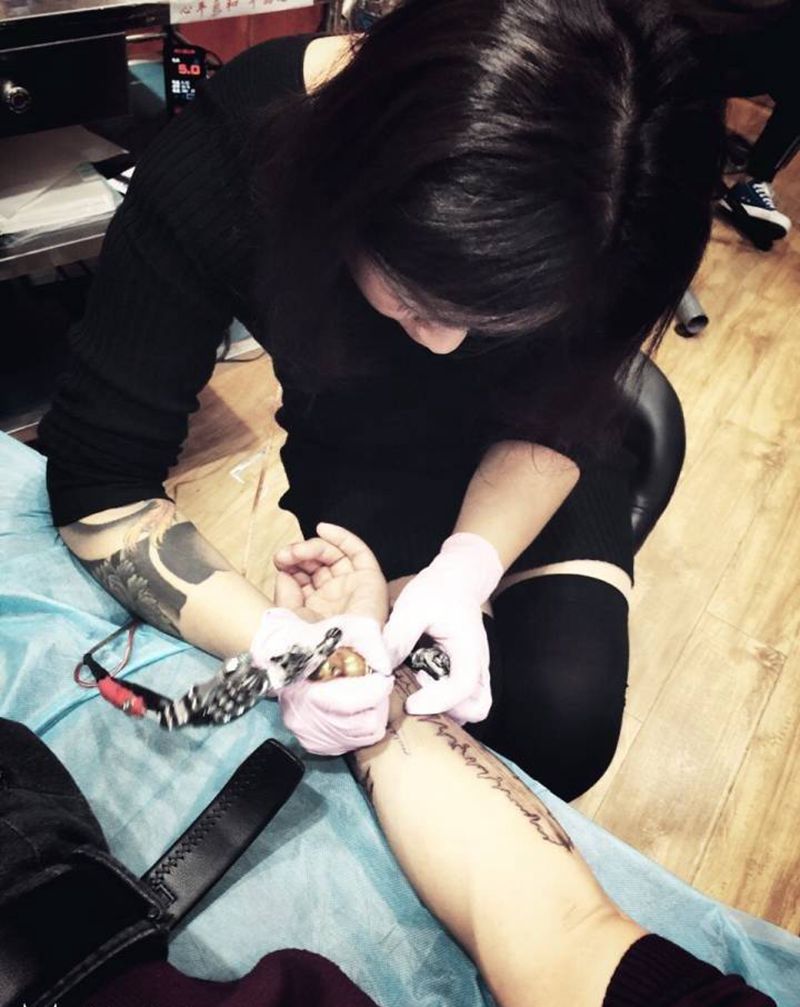 刺艺堂-彫茜工作中～纹身图片