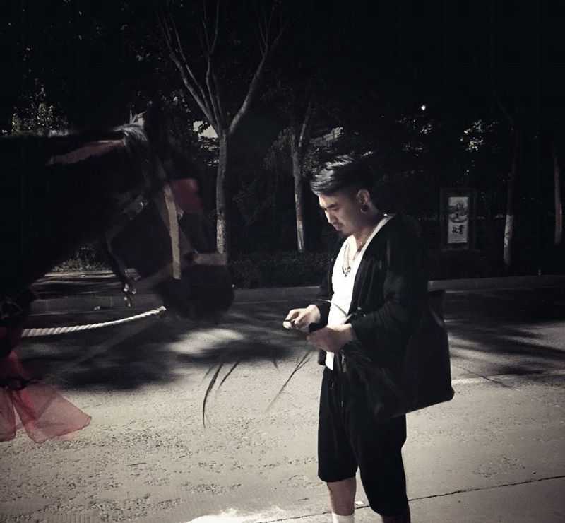 被现实套上“套子”的野马吗～纹身图片