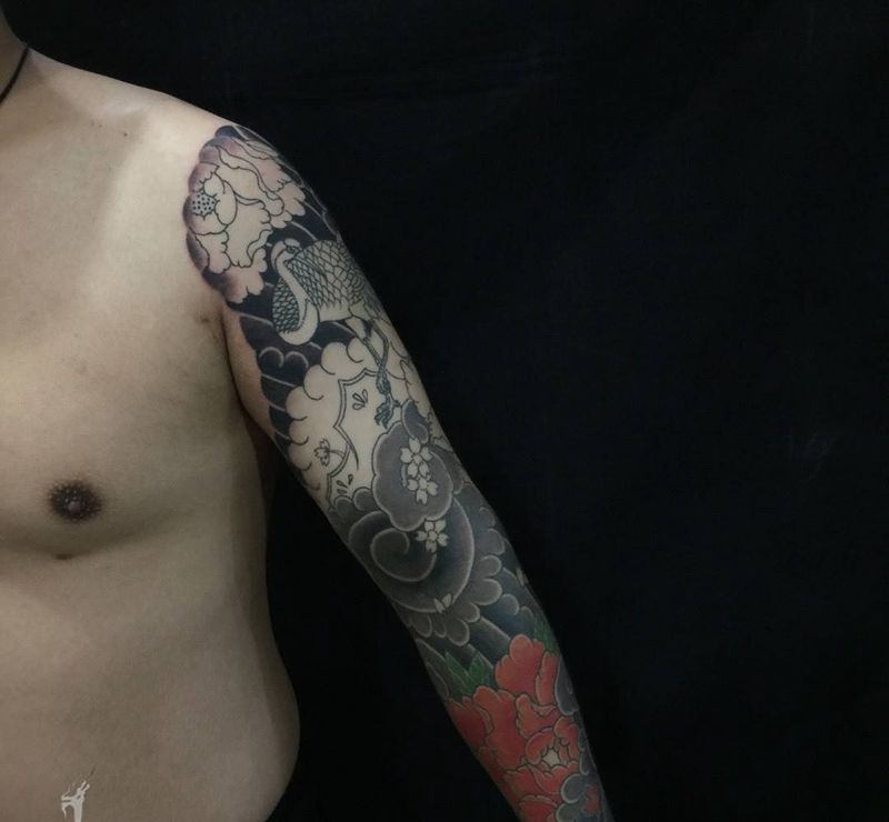 今天的黑和灰 留给它自己现形吧～纹身图片