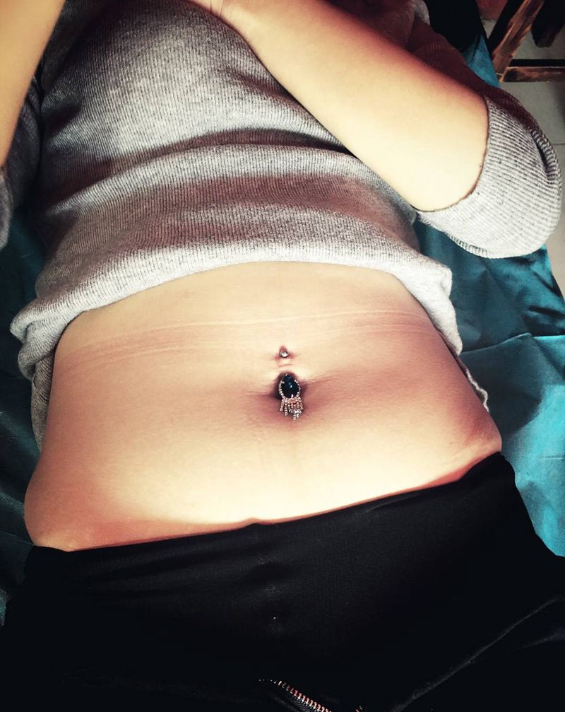 脐钉纹身图片
