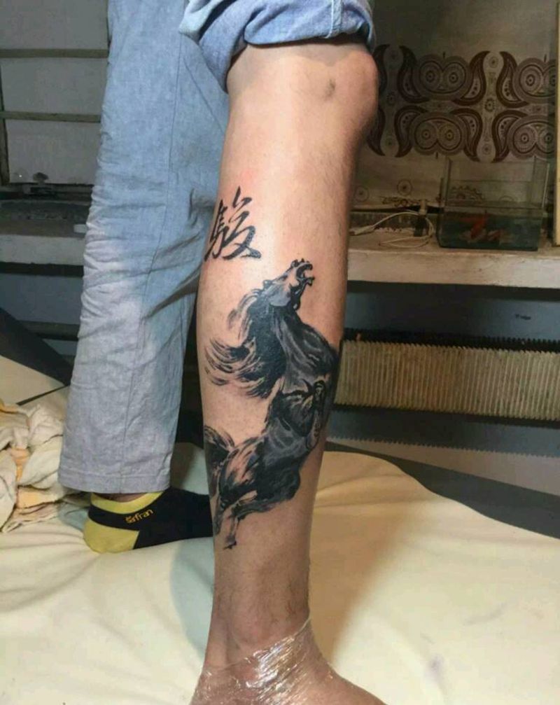 马纹身图片_脚部国画动物纹身图案