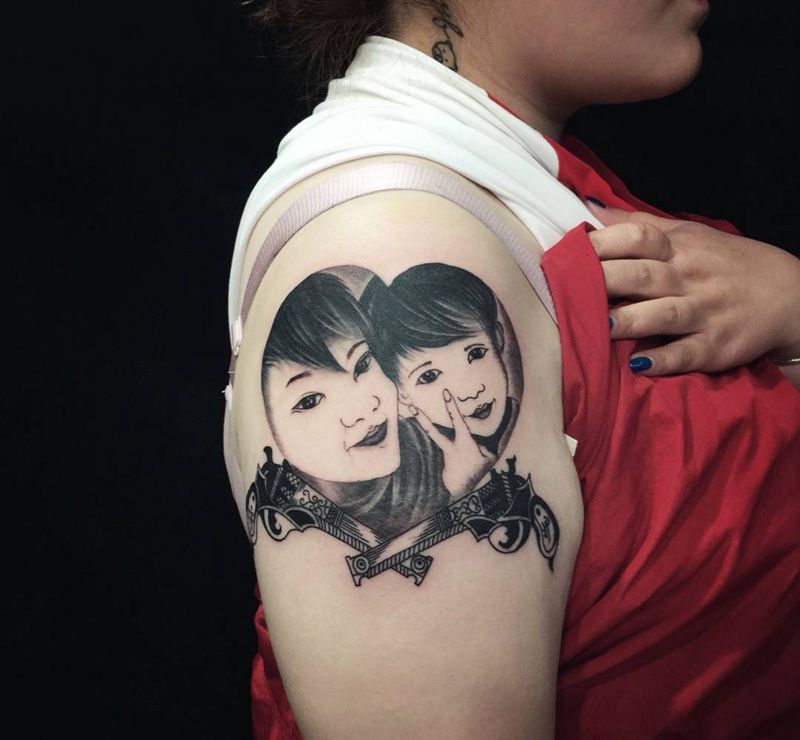 收图喽 你和孩子  下面还盖老刺青～[机智]纹身图片