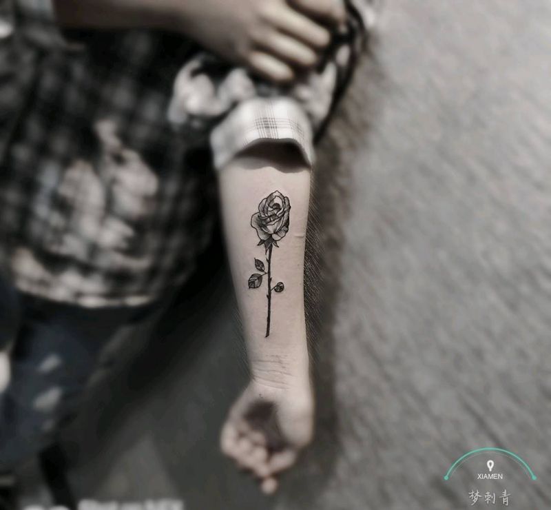 素花玫瑰纹身图片_手臂纹身图案