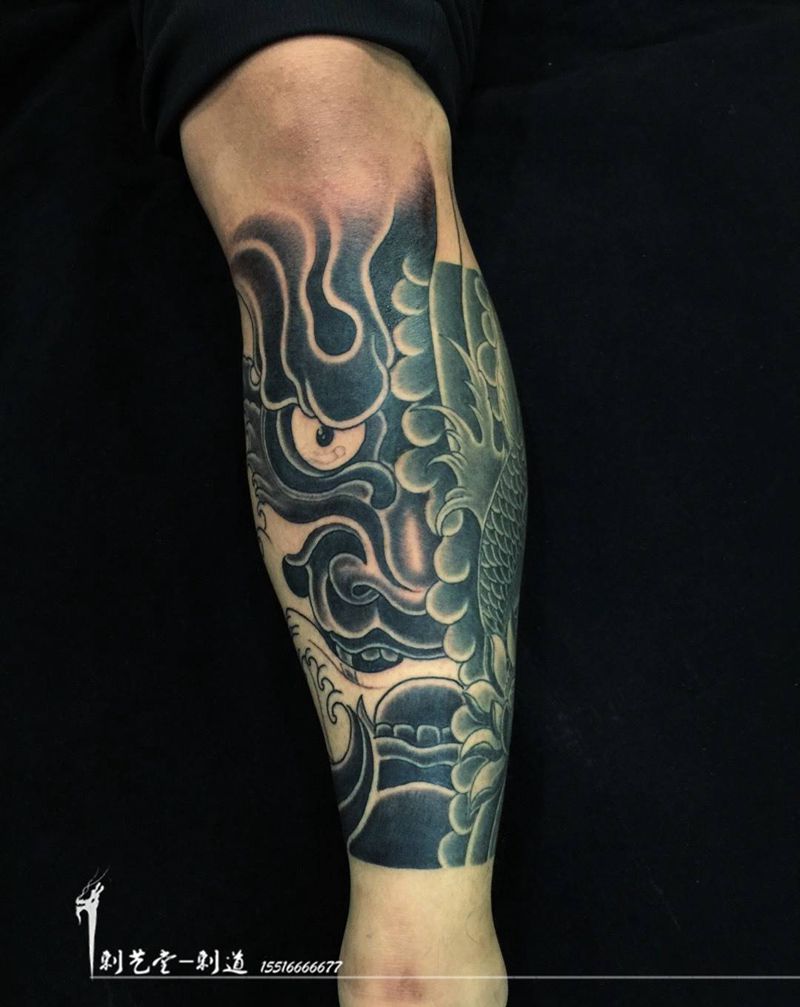 偶尔换个风格甩一哈纹身图片