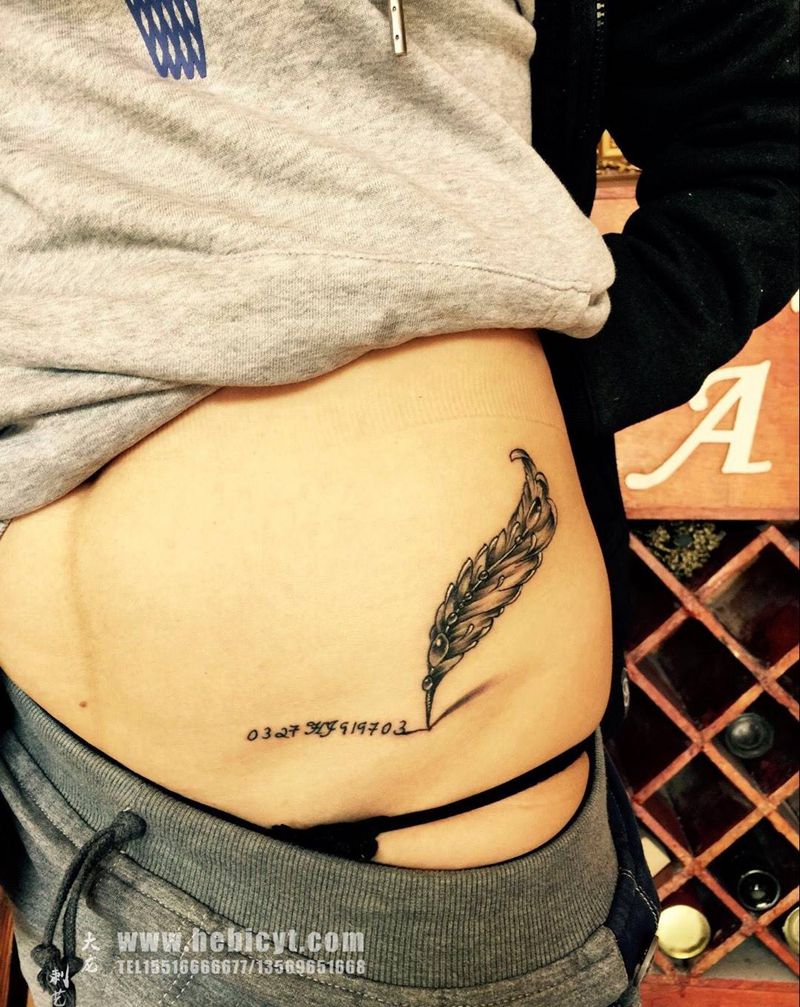 一片羽纹身图片