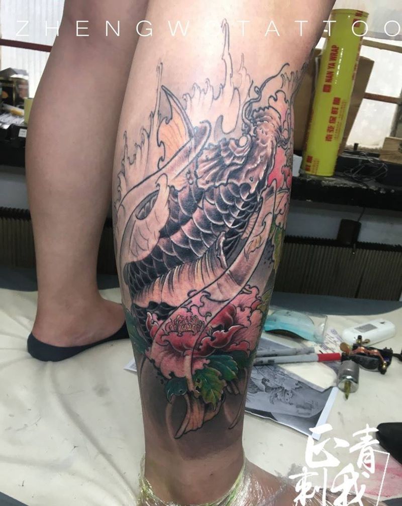 小腿鲤鱼纹身图片