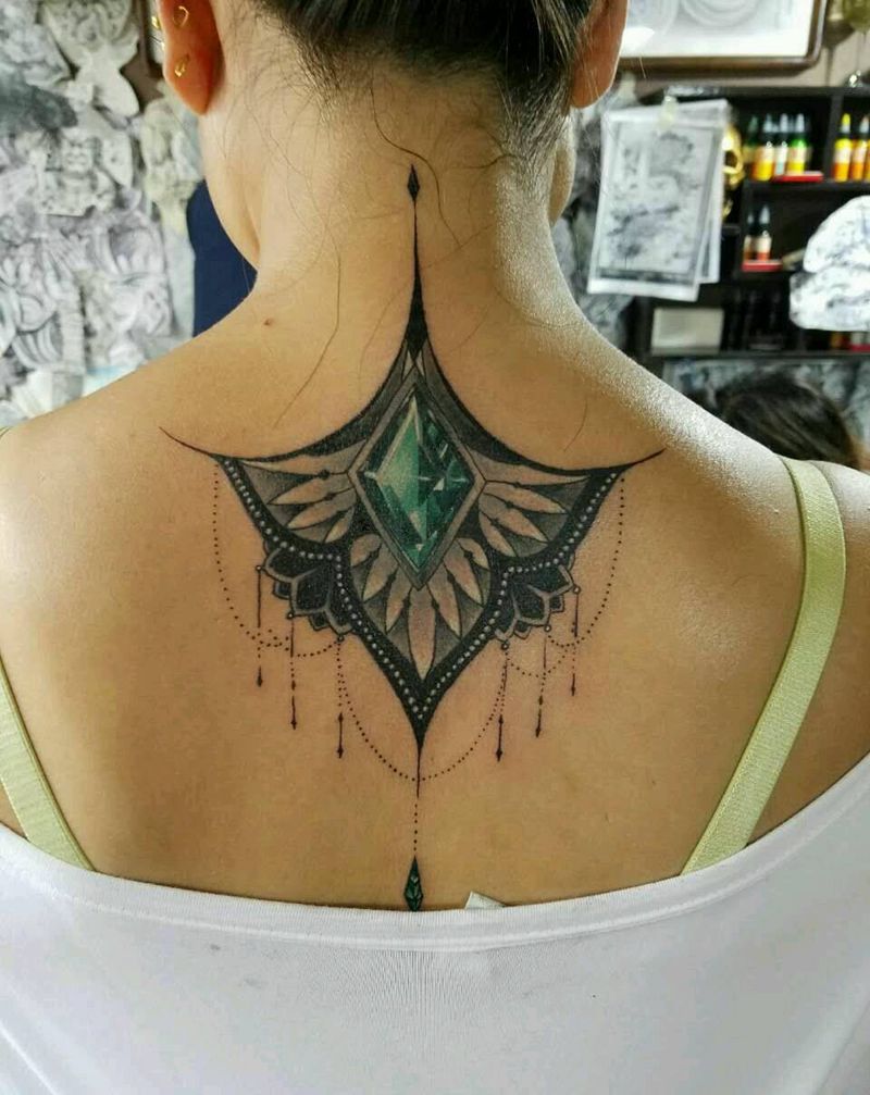 颈椎部位纹身图片