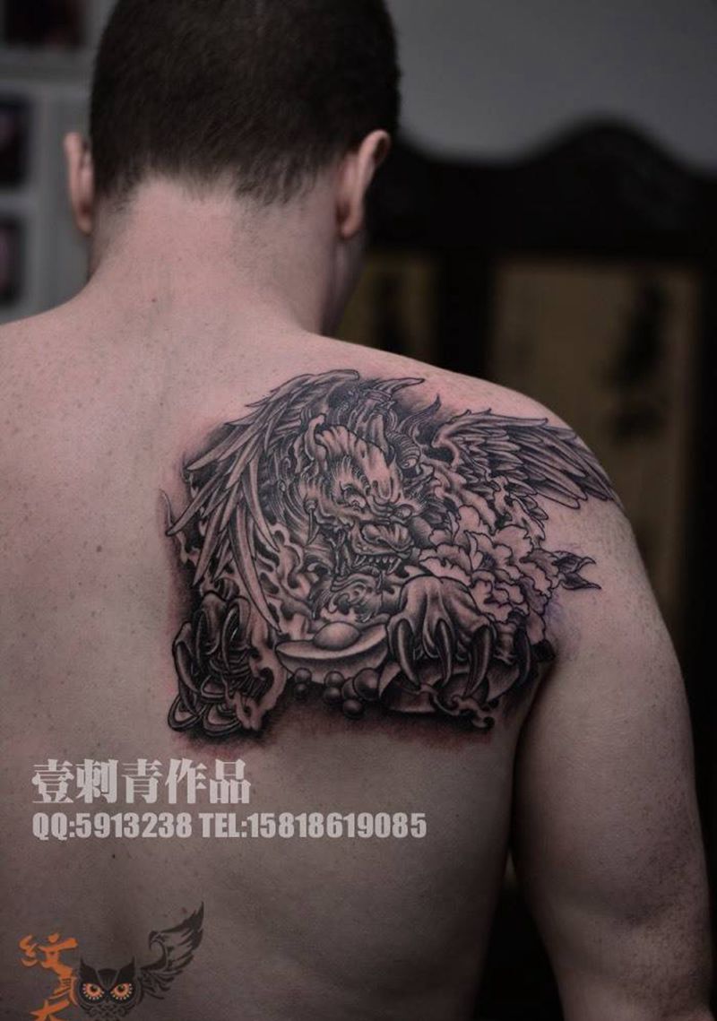 貔貅纹身图片_成品肩部传统动物纹身图案