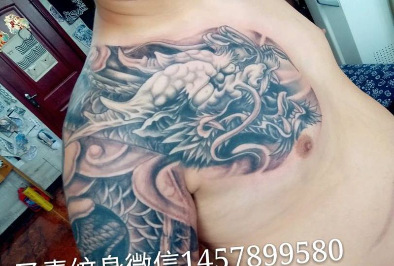 过肩龙完成喜欢的约我微信纹身图片