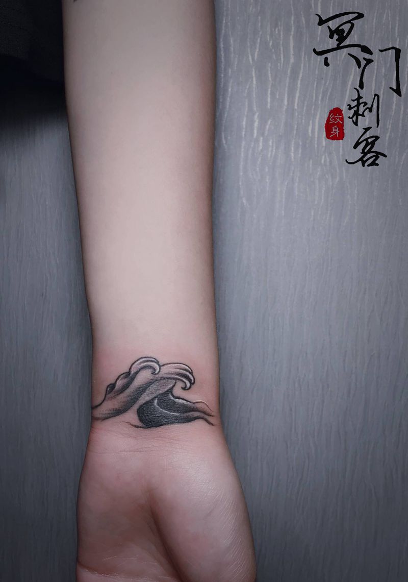 浪纹身图片_手臂浪 遮盖纹身图案