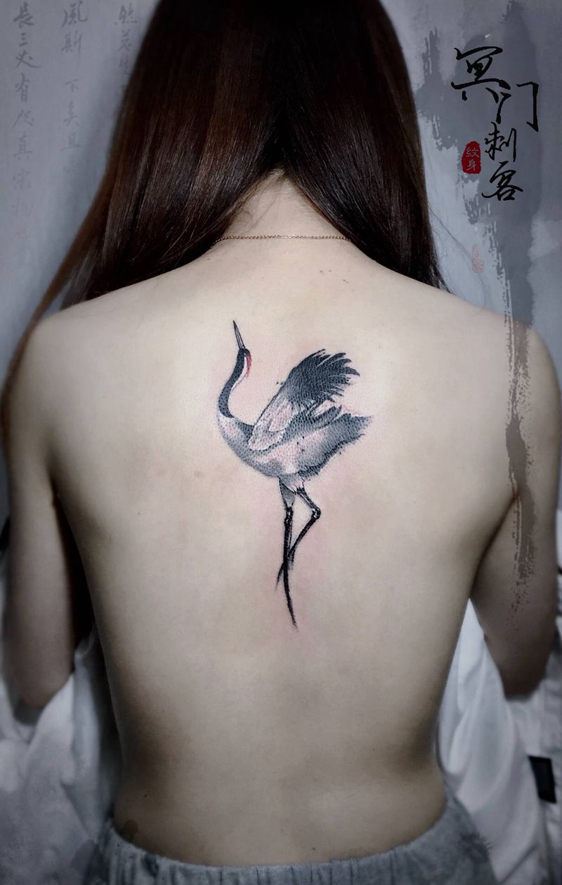 鹤纹身图片_背部新传统水墨鹤纹身图案