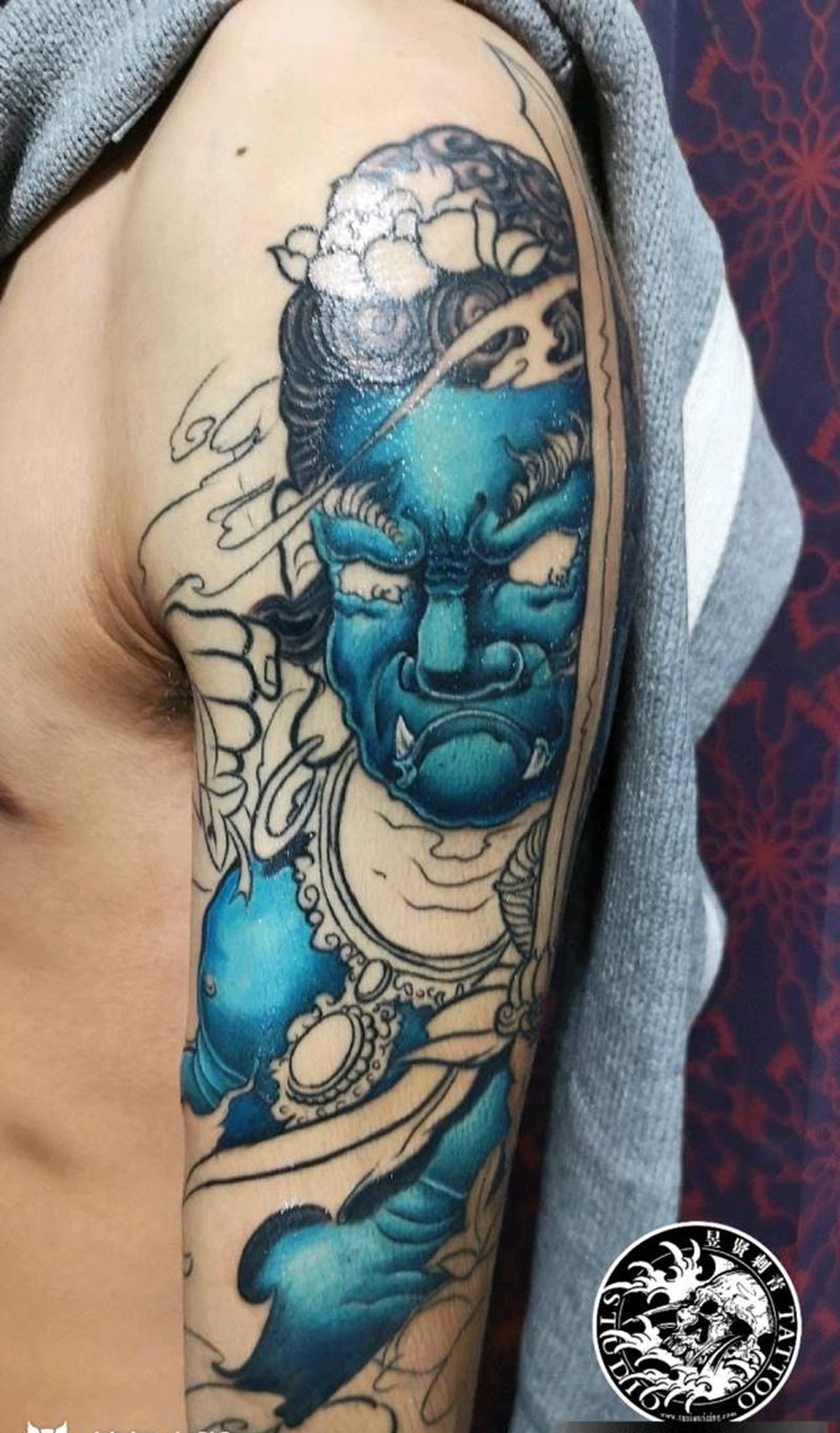 不动明王重彩花臂纹身图片_肩部手臂老传统新传统不动明王重彩花臂纹身图案