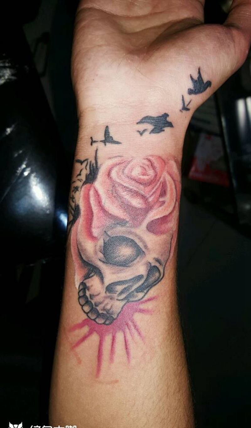 遮盖后纹身图片_手臂欧美清新人物植物鬼神骷髅骷髅遮盖成品纹身图案