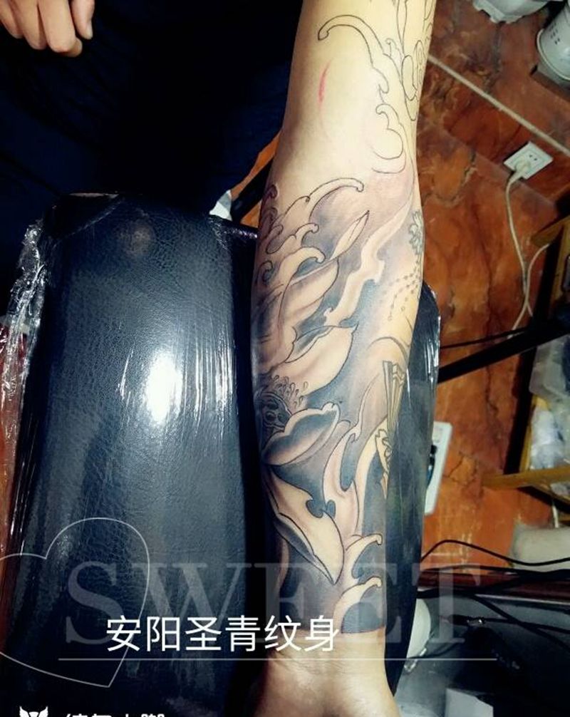 浪花完成纹身图片