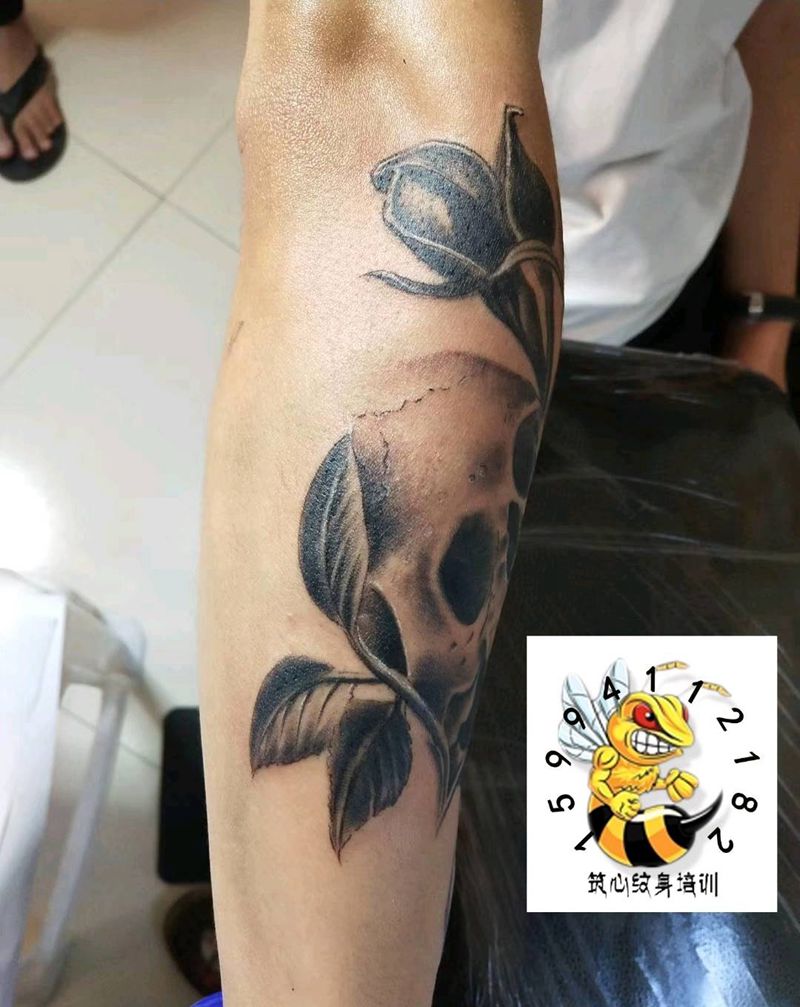 骷髅玫瑰纹身图片