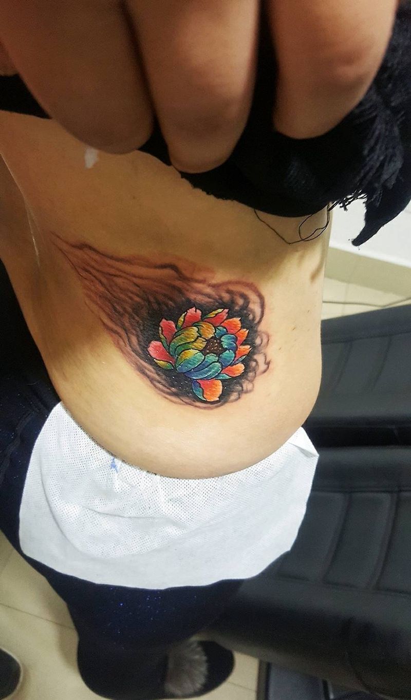 荷花纹身图片_腰部传统清新植物静物荷花成品纹身图案