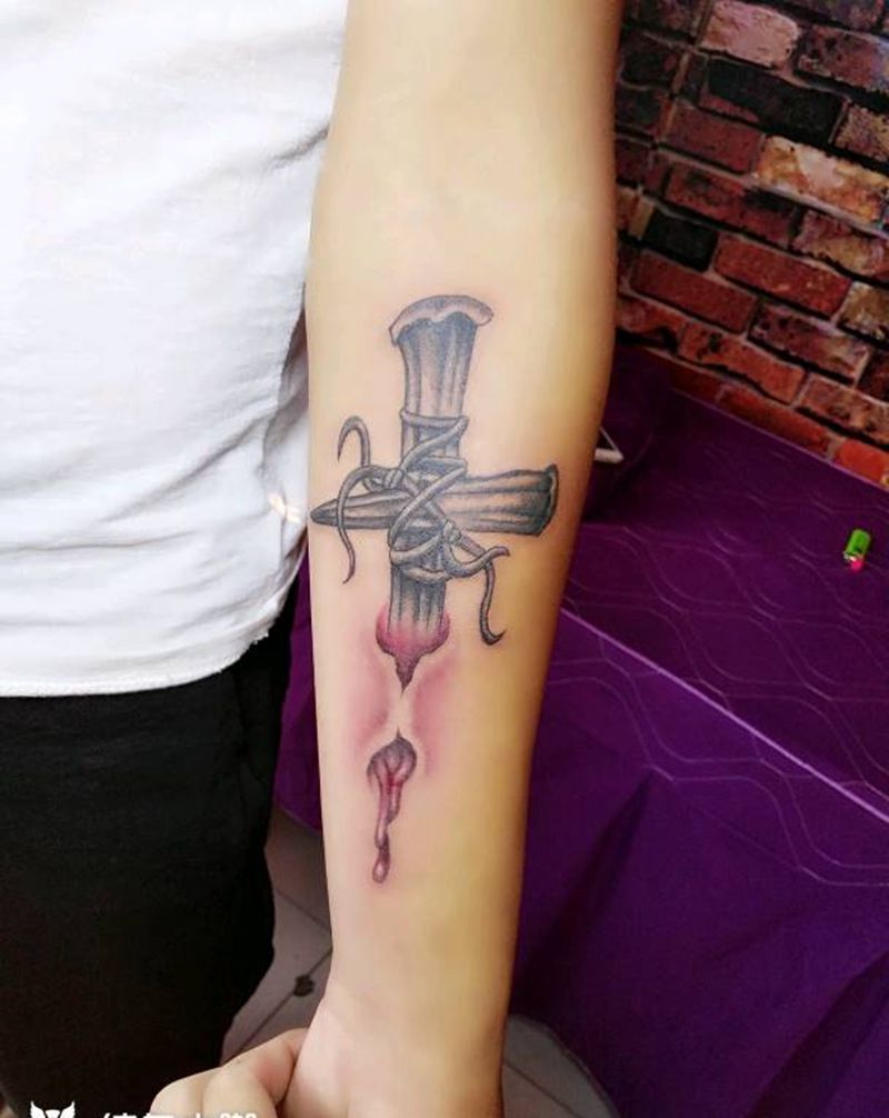 十字架纹身图片