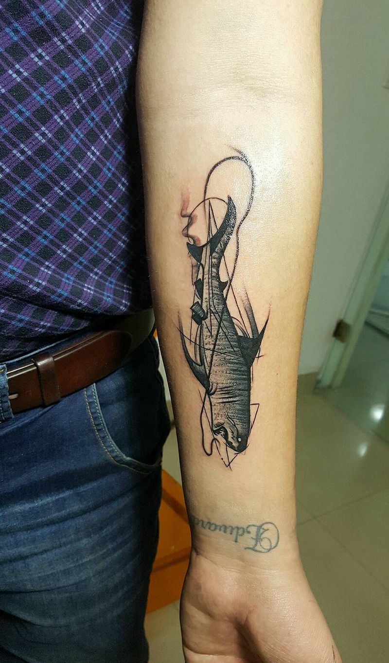 鲨鱼纹身图片_胸部腰部背部手臂欧美清新几何动物鲨鱼成品纹身图案