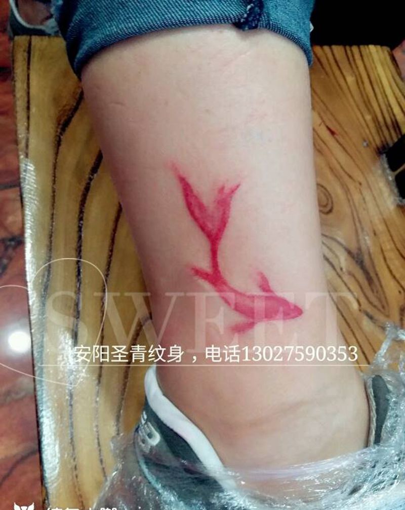 鱼完成，美女小腿纹身图片