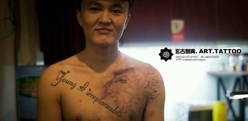胸口狮子纹身图片_胸部动物成品纹身图案