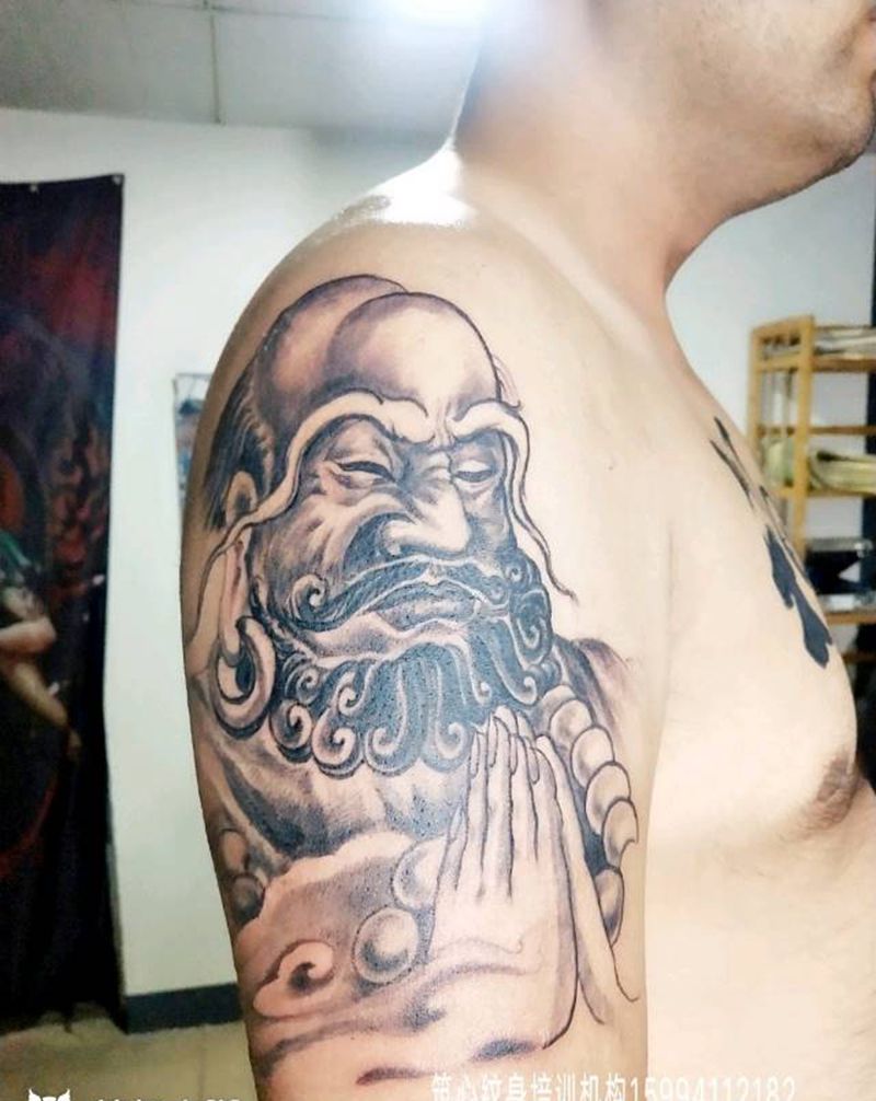 罗汉静禅纹身图片_肩部新传统纹身图案