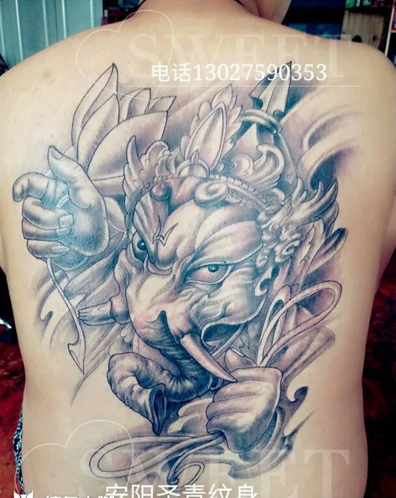 后背像神，完成纹身图片