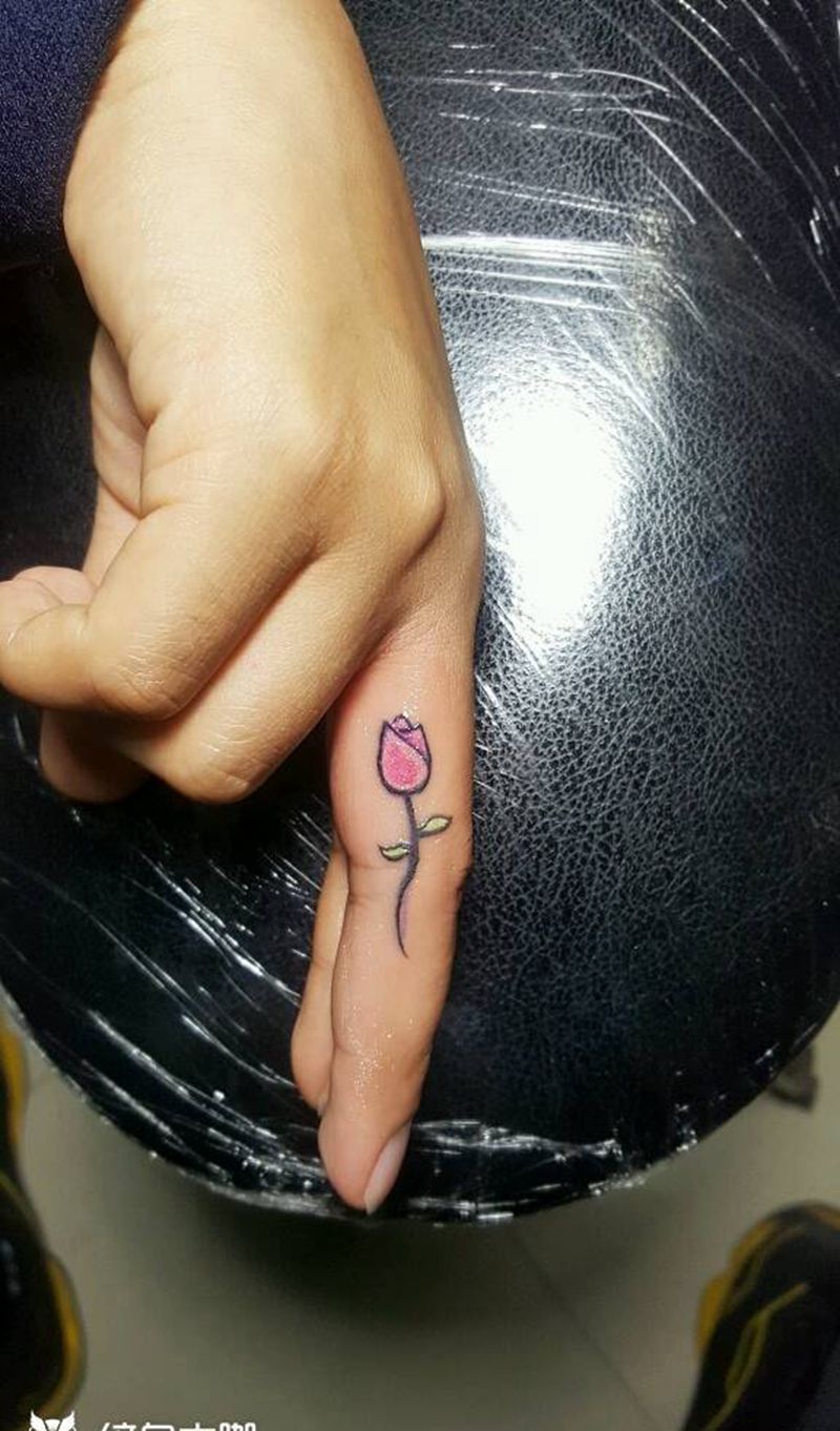 玫瑰纹身图片_手部清新原创成品纹身图案