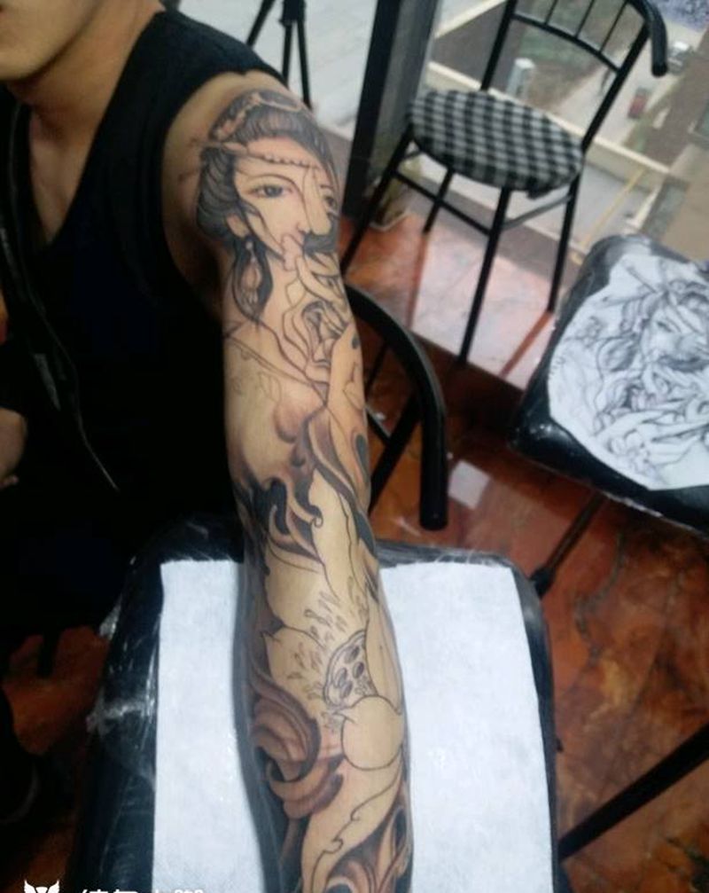 黑灰花臂完成喜欢约我纹身图片