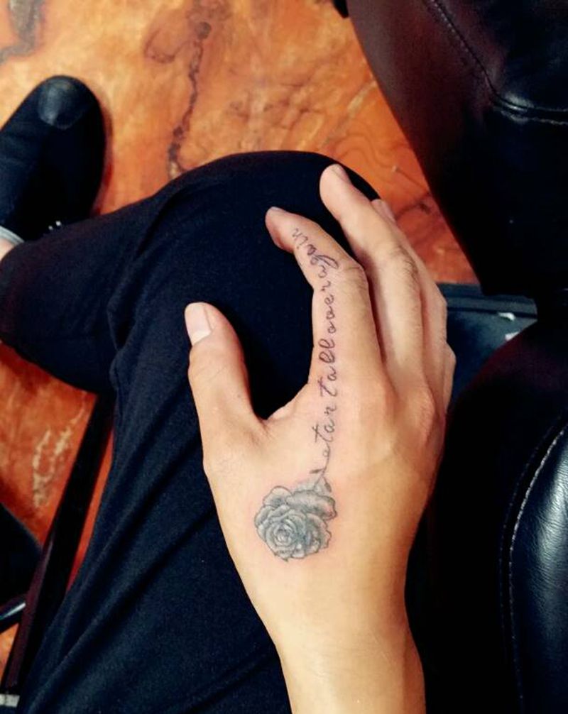 小花完成纹身图片