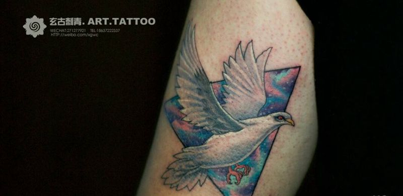 鸽子纹身图片_手臂清新几何动物成品纹身图案