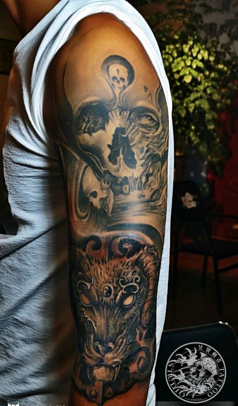 欧美骷髅牛魔王花臂纹身图片_手臂腿部新传统欧美写实骷髅 欧美牛魔王黑灰 花臂纹身图案