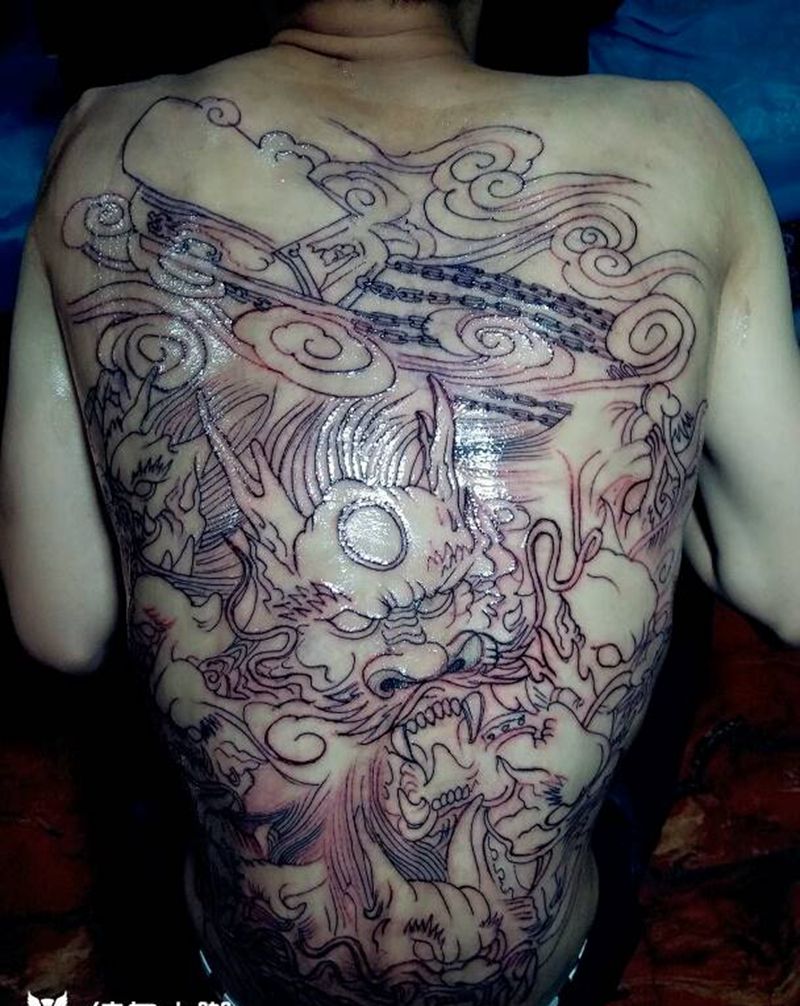 线条完成纹身图片