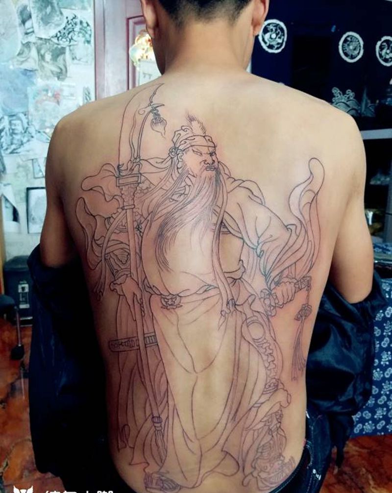 满背线条完成喜欢的约我纹身图片