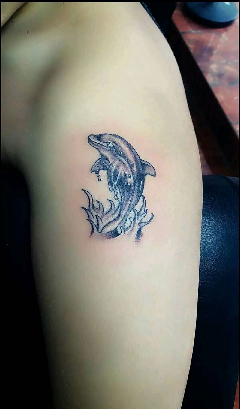 海豚完成纹身图片