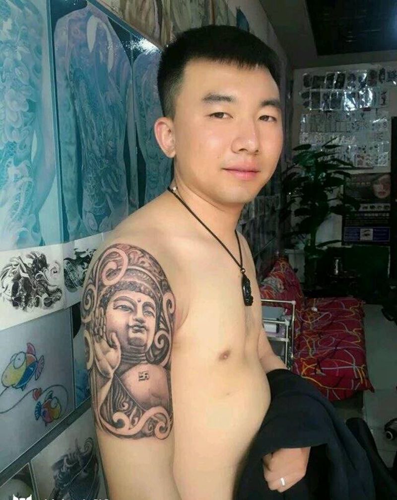 佛纹身图片_肩部传统写实人物鬼神成品纹身图案
